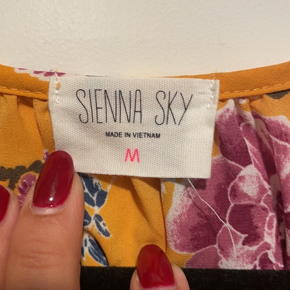 Barely used flower blouse! - Picture 5 of 6